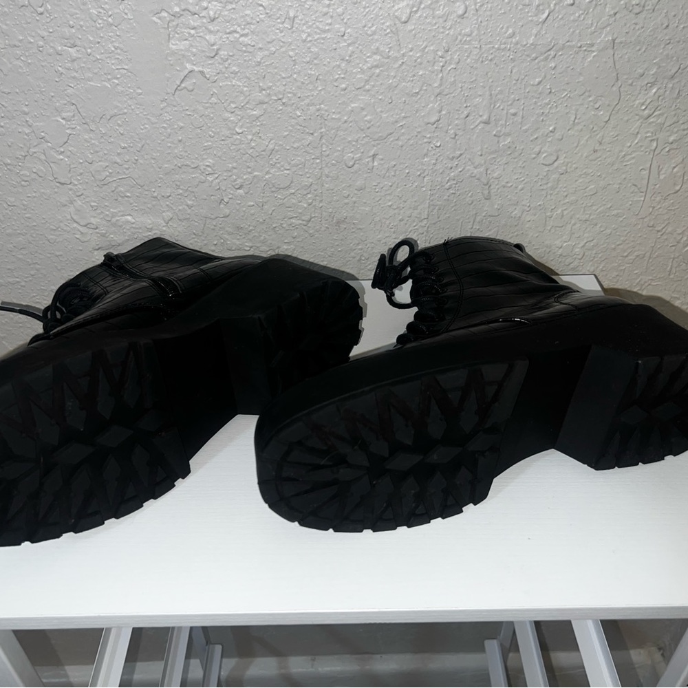 Forever 21 Black Glossy Combat Boots - Picture 3 of 5